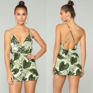 FASHION NOVA nwot leaf romper size small